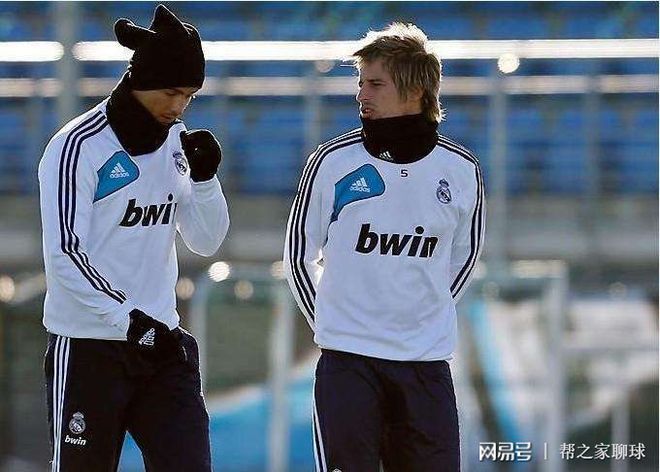 包含金州勇士内部会议纪要流出:窗口期止住颓势,西甲使命明确,高层口径保持一致的词条 包含金州勇士内部会议纪要流出:窗口期止住颓势,西甲使命明确,高层口径保持一致的词条