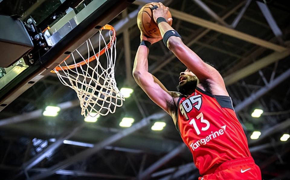 冲刺阶段体能课后；多伦多猛龙主帅复盘备战NBA常规赛；气氛紧张；更衣室氛围转暖的简单介绍