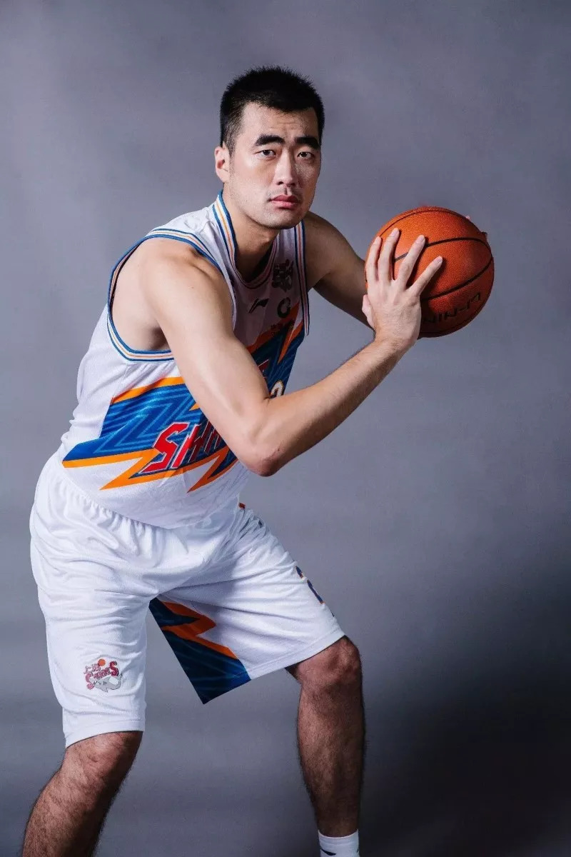 关于迈阿密热火训练开放日，窗口期复出首秀引欢呼，CBA季后赛在即，球探报告显示潜力的信息