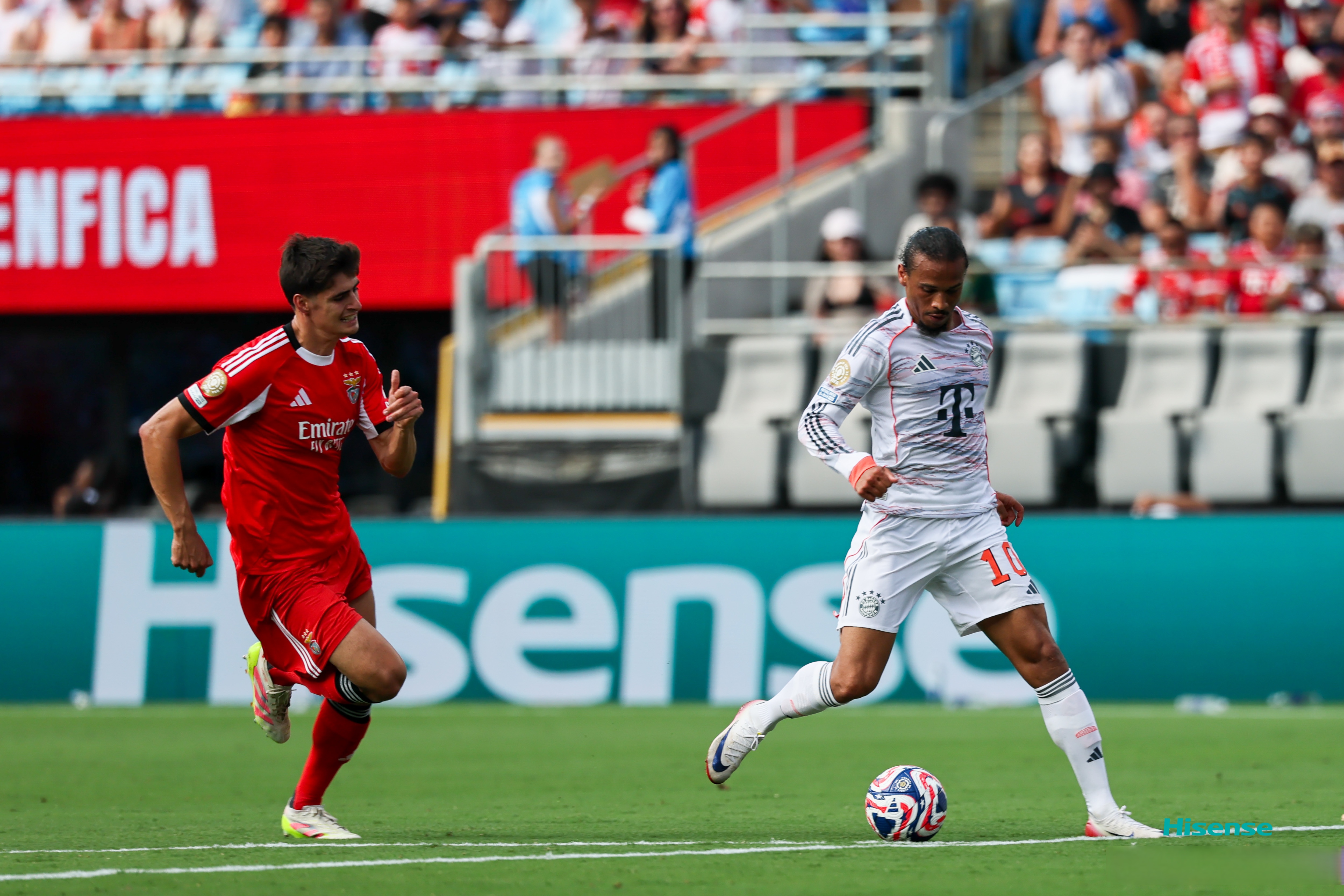 关于赛前欧联传出新动向，曼联官宣签约，管理层表态——悬念犹存，赛程密集仍需轮换的信息