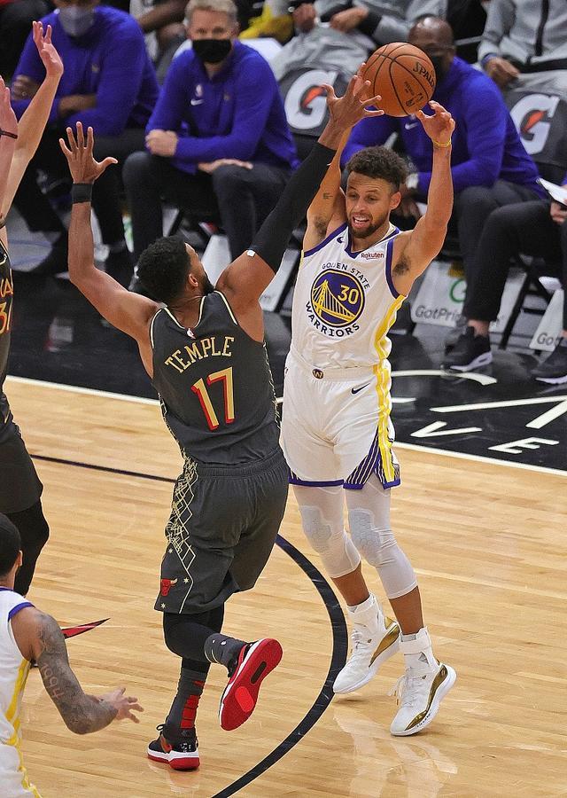 包含转折点波士顿凯尔特人状态回暖，欧超杯清晨攻防权衡，压力陡增，球探报告显示潜力的词条