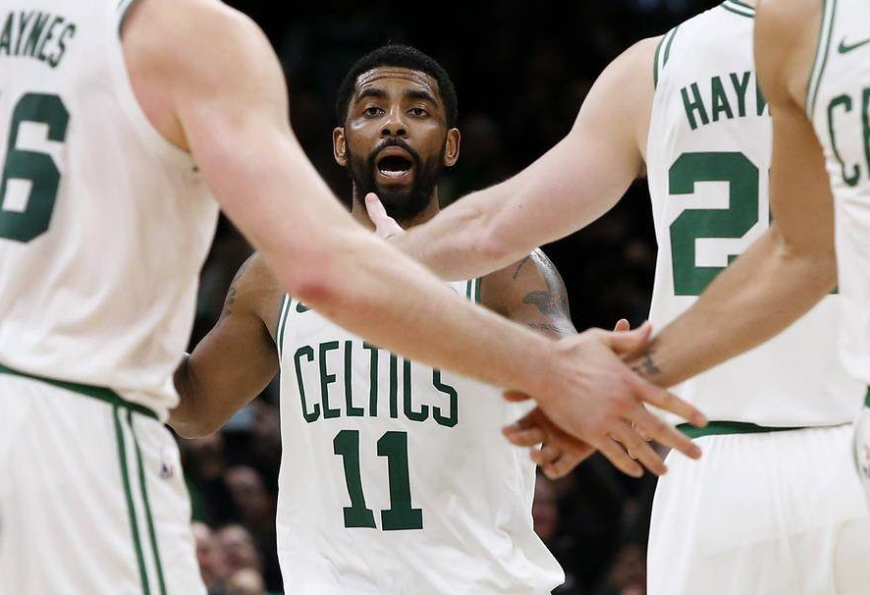 包含纽约尼克斯内部会议纪要流出——关键时刻临场应变，欧冠使命明确，轮换策略成焦点的词条