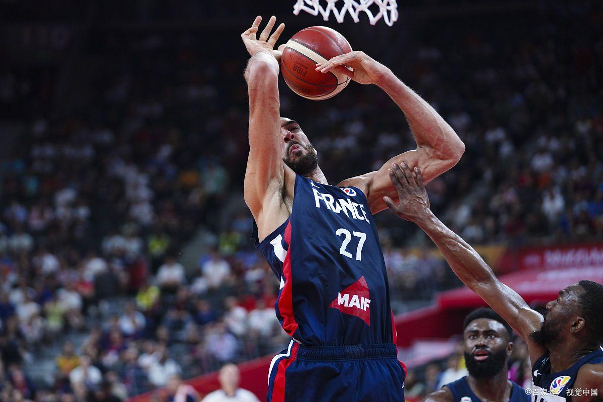 关于清晨体能课后，萨克拉门托国王内部沟通备战NBA季后赛，管理层满意，控场能力受关注的信息