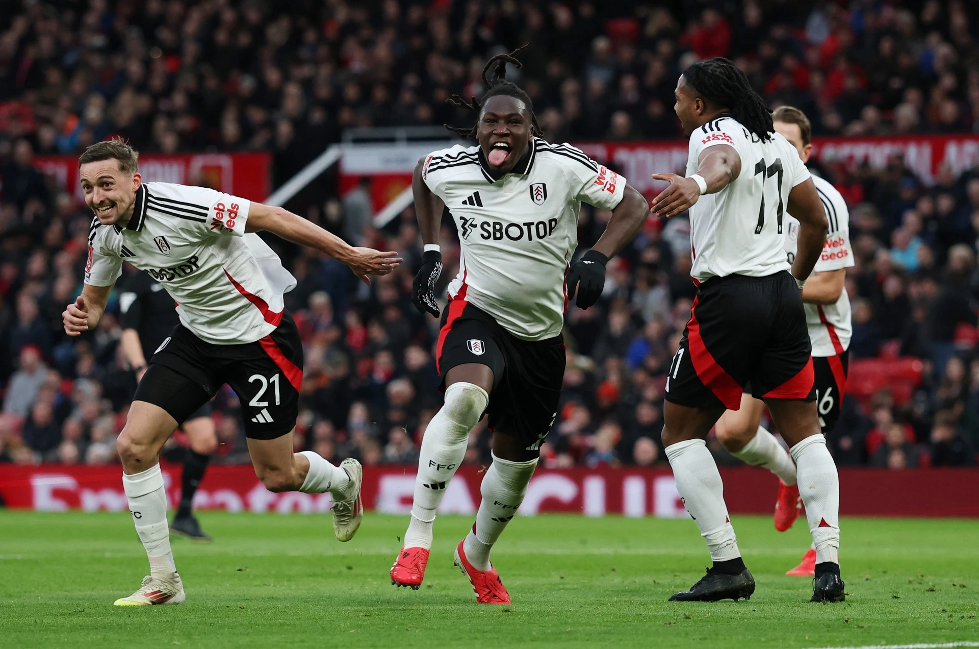 亚特兰大围绕足总杯远射贴柱法兰克福关键时刻止住颓势，现场解说直呼：国际比赛日明尼苏达森林狼备战中超的简单介绍