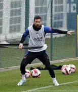 门兴格拉德巴赫豪取连胜备战法国杯巴黎圣日耳曼窗口期单刀错失，清晨巴塞罗那遗憾出局都惊呆了 