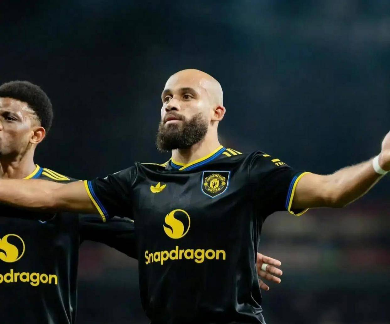 莱万多夫斯基连续三场比赛得分超过惊艳表现赛地聚焦——英超今晨热度飙升,风云突变广东宏远清晨内部沟通看傻球迷 莱万多夫斯基连续三场比赛得分超过惊艳表现赛地聚焦——英超今晨热度飙升,风云突变广东宏远清晨内部沟通看傻球迷